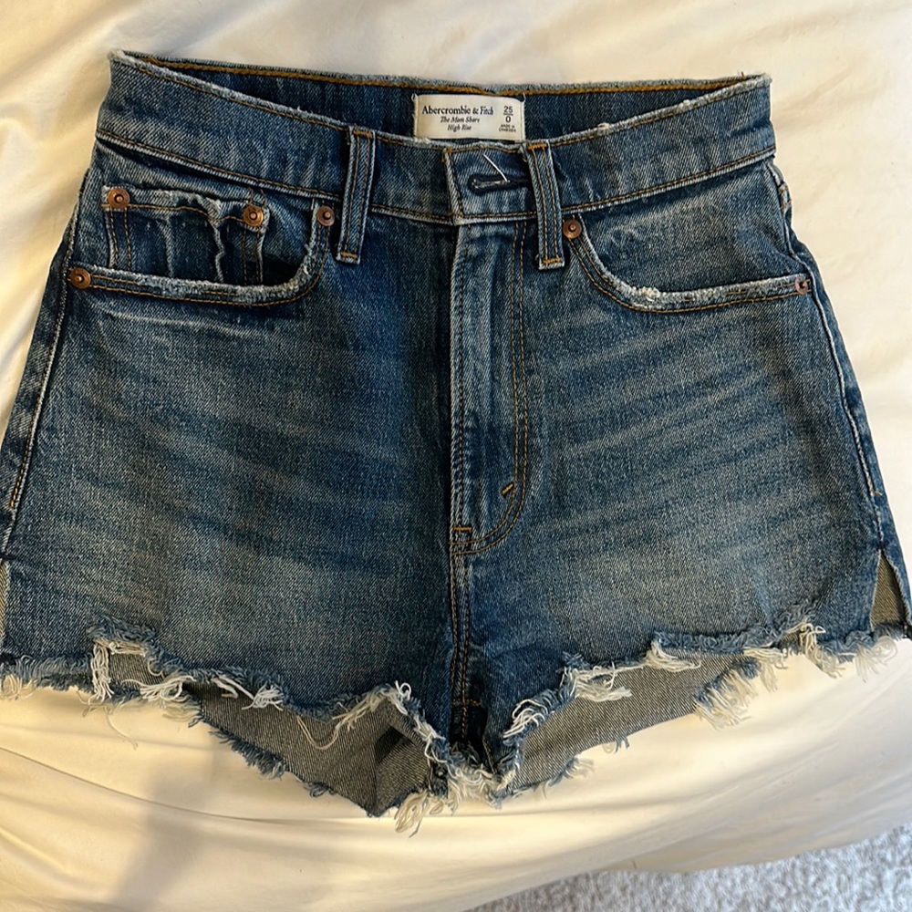Abercrombie high rise mom short